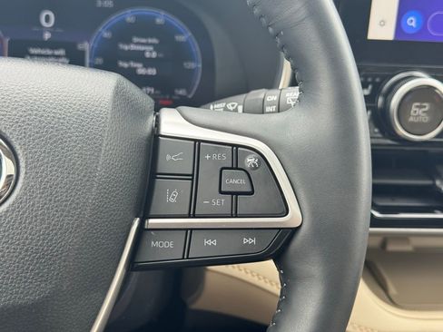 Used 2024 Toyota Highlander Limited image 34