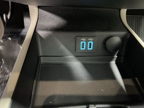 Used 2019 Ford Fusion SE FWD image 34