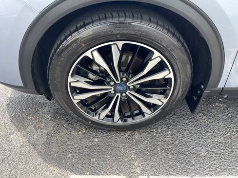 Certified 2022 Ford Escape SE w/ SE Sport Appearance Package FWD image 3