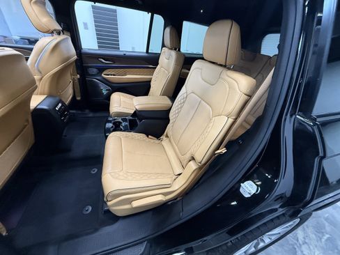 Used 2022 Jeep Grand Cherokee L Summit w/ Luxury Tech Group V image 29