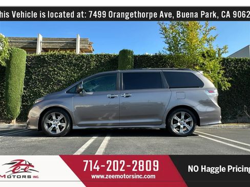 Used 2017 Toyota Sienna SE Premium w/ Cargo Management Package FWD image 11