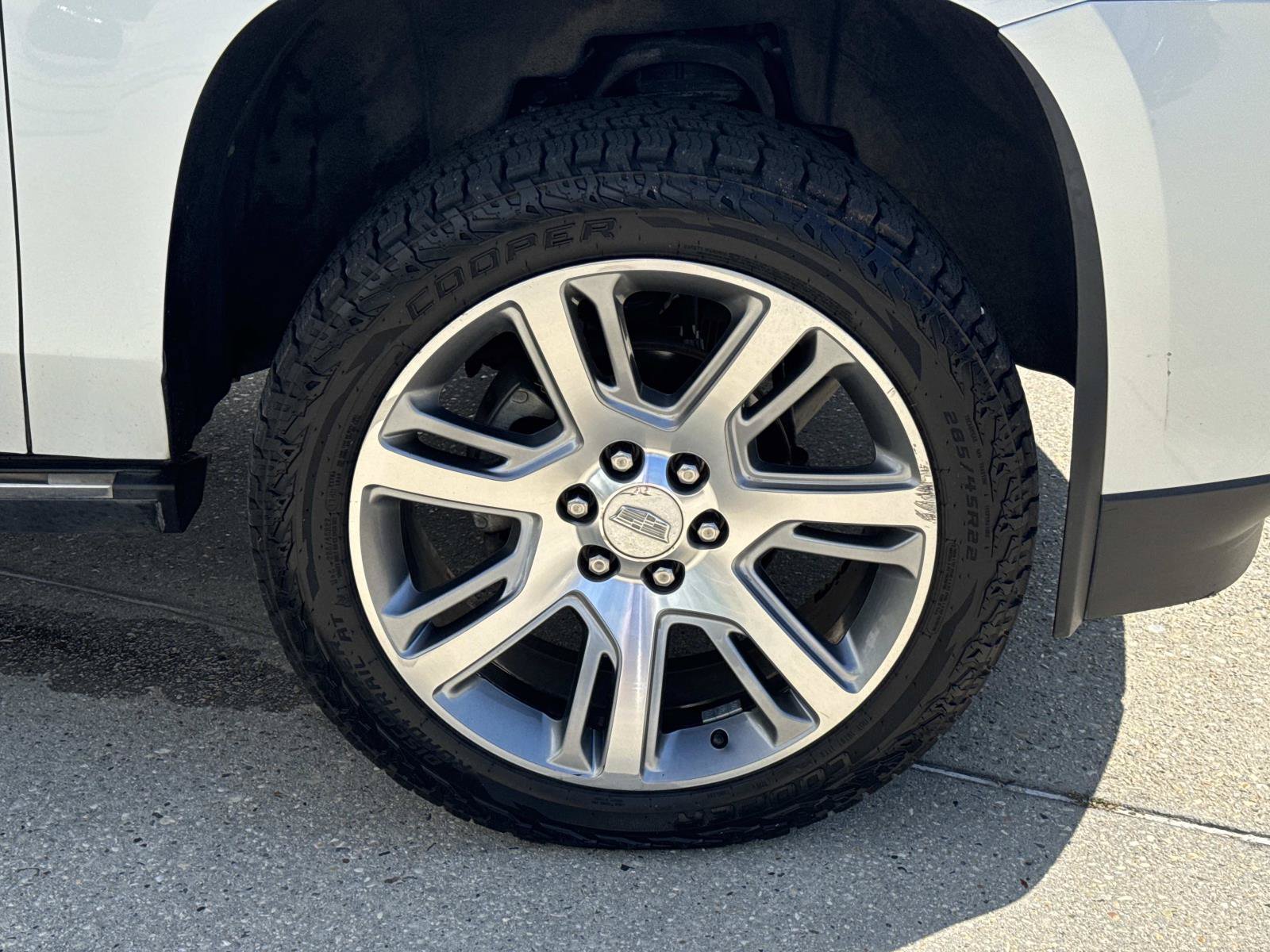 Used 2016 Cadillac Escalade ESV Premium AWD/4WD image 4