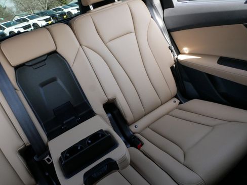 Used 2022 Audi Q7 Premium Plus image 14