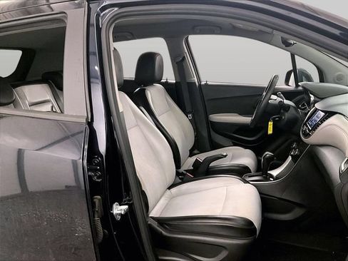 Used 2021 Chevrolet Trax LT AWD/4WD image 7