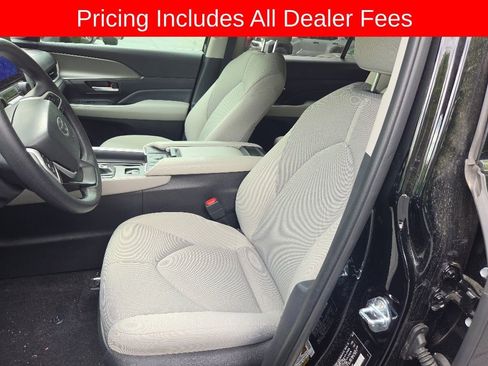 Certified 2025 Toyota Grand Highlander FWD image 2