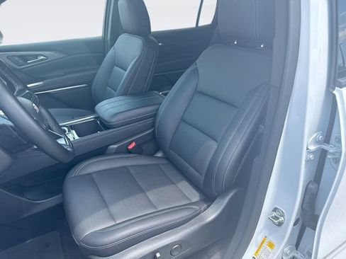 Used 2025 Chevrolet Traverse LT FWD image 11