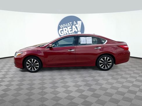 Used 2017 Nissan Altima 2.5 SL w/ Moonroof Package image 8