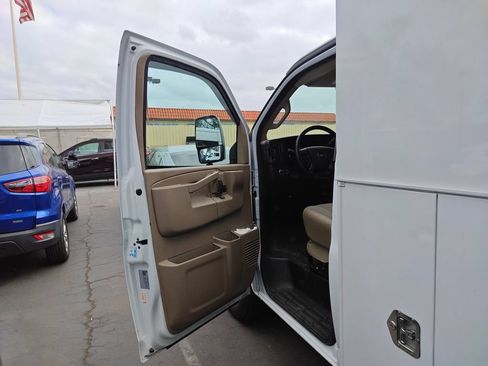 Used 2023 Chevrolet Express 3500 w/ Power Convenience Package RWD image 9