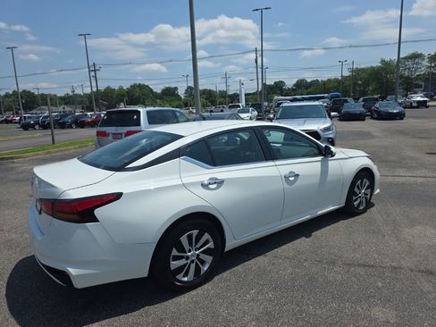 Used 2022 Nissan Altima 2.5 S FWD image 4