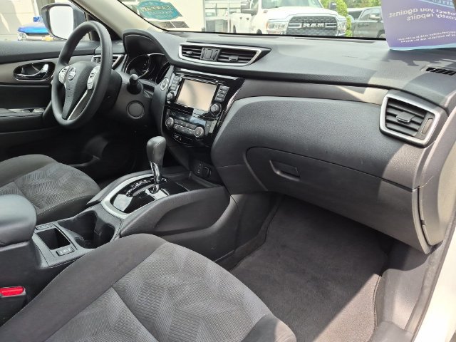 Used 2016 Nissan Rogue SV w/ SV Premium Package AWD/4WD image 31