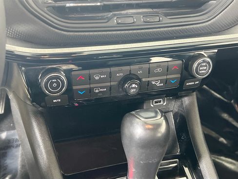 Used 2022 Jeep Compass Trailhawk AWD/4WD image 15
