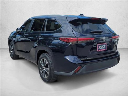 Used 2023 Toyota Highlander XLE FWD image 7