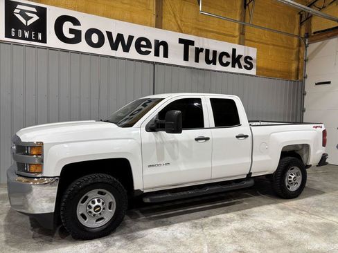 Used 2019 Chevrolet Silverado 2500 W/T AWD/4WD image 4