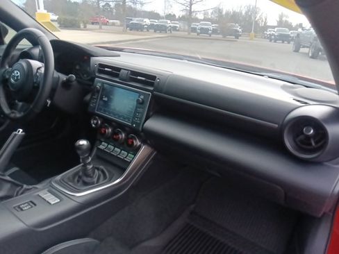 Used 2023 Toyota GR86 Premium image 30