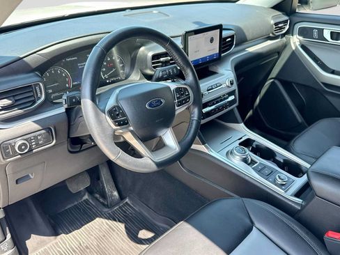 Used 2023 Ford Explorer XLT w/ Equipment Group 202A AWD/4WD image 2