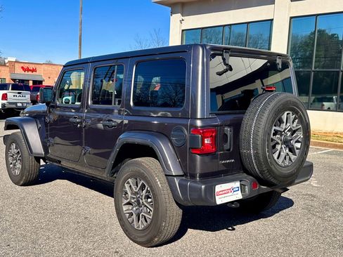 Used 2025 Jeep Wrangler Sahara image 8