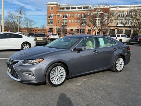 Used 2018 Lexus ES 350 w/ Luxury Package w/Wood Trim image 3