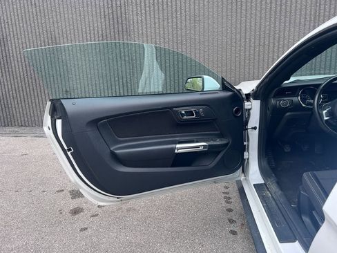 Used 2016 Ford Mustang Coupe RWD image 12