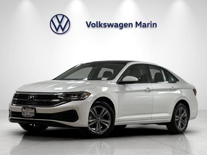 Used 2023 Volkswagen Jetta SE w/ Panoramic Sunroof Package