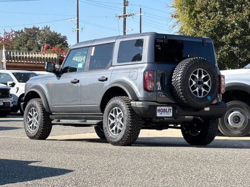 New 2025 Ford Bronco Badlands image 5
