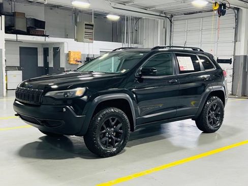 Used 2019 Jeep Cherokee Latitude AWD/4WD image 13