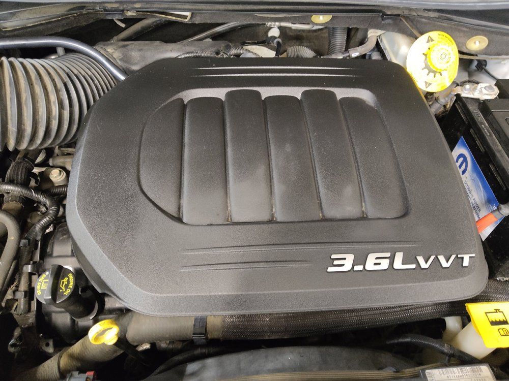 Used 2015 Chrysler Town & Country Touring-L w/ Driver Convenience Group FWD image 30