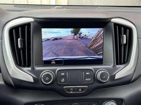 Used 2024 GMC Terrain SLT image 17