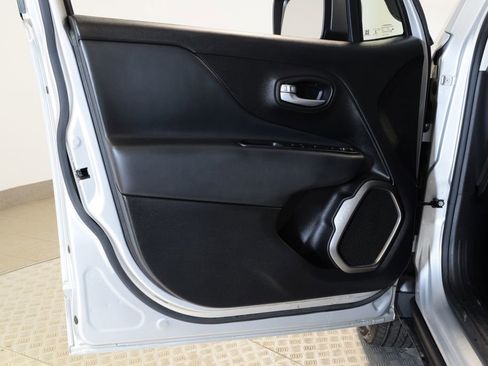 Used 2019 Jeep Renegade Limited w/ UConnect 8.4 Nav Group AWD/4WD image 13