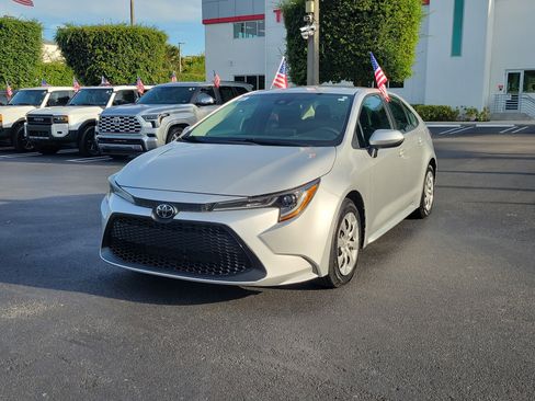 Used 2021 Toyota Corolla LE FWD image 5