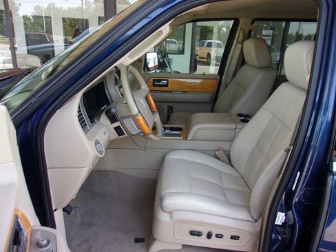 Used 2007 Lincoln Navigator 2WD image 10
