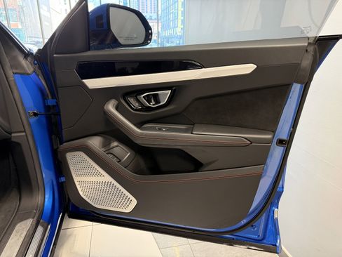 Used 2020 Lamborghini Urus AWD/4WD image 22