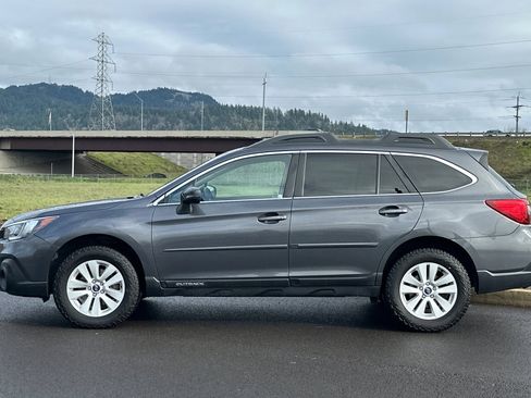 Used 2018 Subaru Outback 2.5i Premium image 6