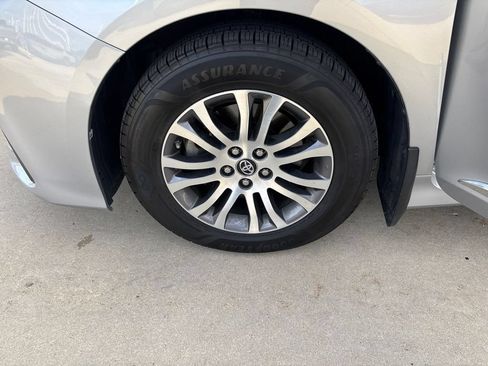 Used 2018 Toyota Sienna XLE w/ XLE Navigation Package FWD image 27