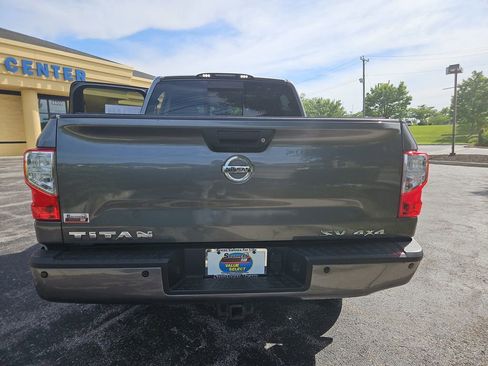 Used 2019 Nissan Titan SV w/ SV Convenience Package AWD/4WD image 4
