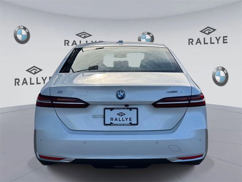 Certified 2024 BMW i5 eDrive40i w/ Convenience Package image 5