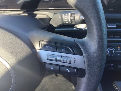 Used 2025 Hyundai Santa Cruz SE AWD/4WD image 29