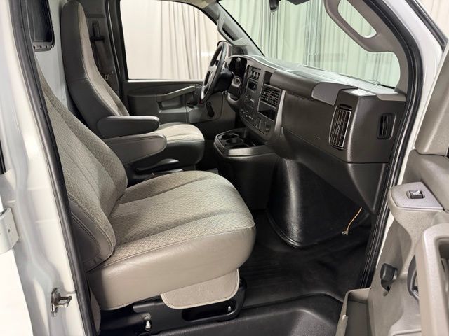 Used 2019 Chevrolet Express 2500 RWD image 10