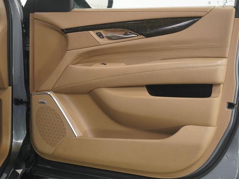 Used 2019 Cadillac Escalade Platinum AWD/4WD image 13
