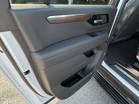 New 2026 Chevrolet Suburban High Country AWD/4WD image 16