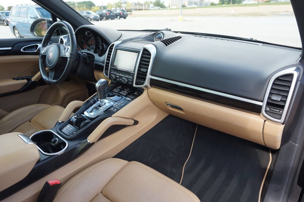 Used 2014 Porsche Cayenne Platinum Edition AWD/4WD image 29
