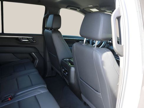 Used 2025 Chevrolet Tahoe LT AWD/4WD image 19