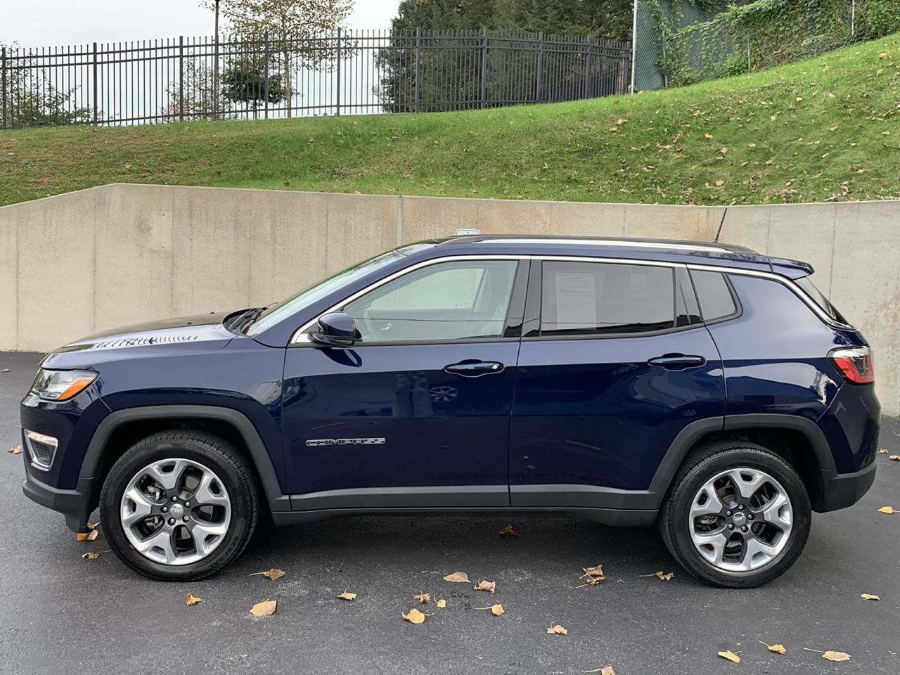 Used 2017 Jeep Compass Limited w/ Navigation Group AWD/4WD image 2