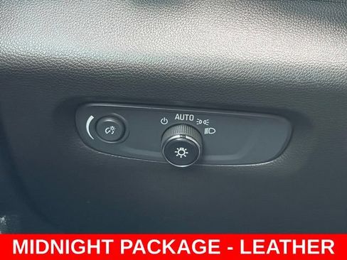 Used 2022 Chevrolet Traverse LT w/ LPO, Blackout Package FWD image 20