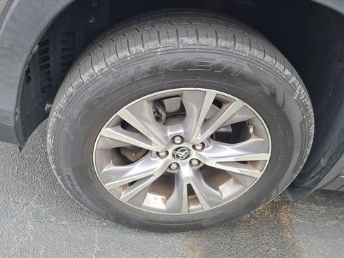 Used 2016 Toyota Highlander Plus image 5