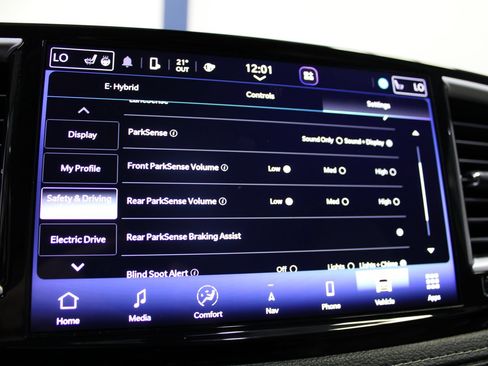 Used 2021 Chrysler Pacifica Touring-L FWD image 35