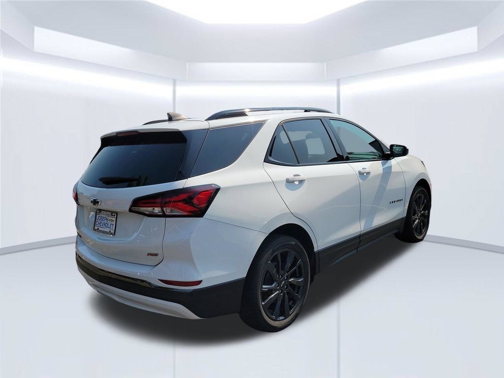 Used 2023 Chevrolet Equinox RS FWD image 5