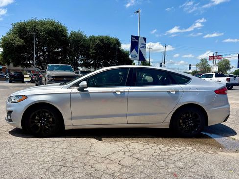Used 2019 Ford Fusion SE w/ Equipment Group 151A FWD image 6