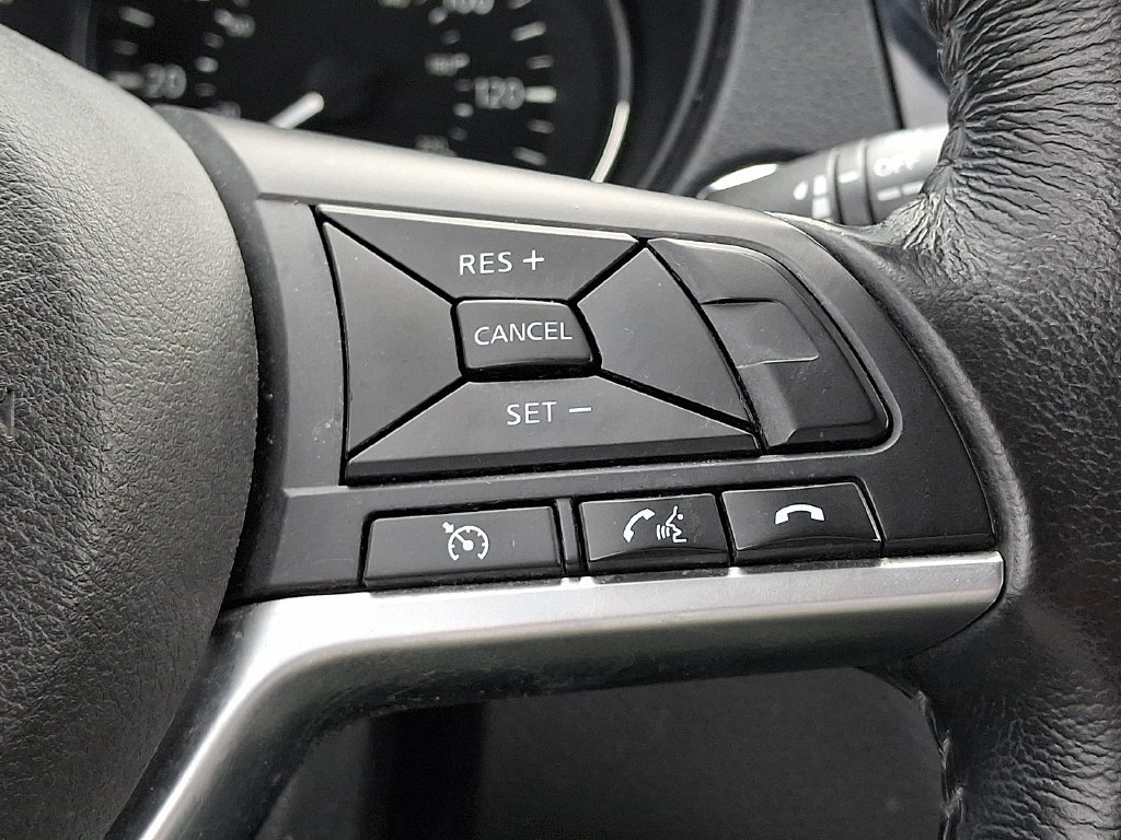 Used 2017 Nissan Rogue SV AWD/4WD image 23