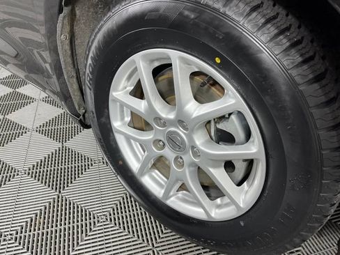 Used 2023 Chrysler Pacifica Touring-L FWD image 15