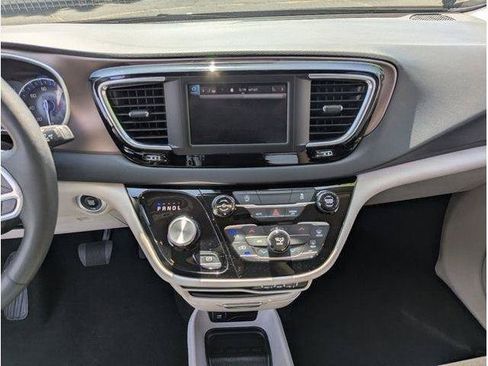 Used 2023 Chrysler Voyager LX FWD image 58